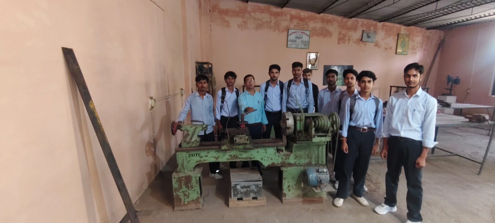 Practical class &mdash; trainees with their instructor at the lathe